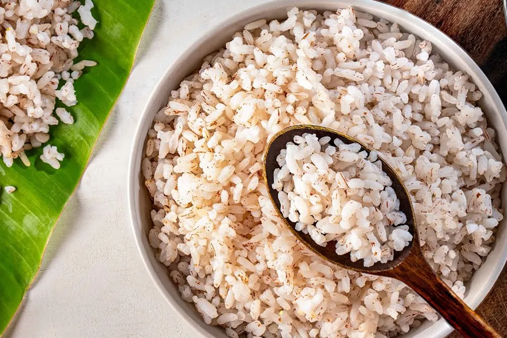 Kerala Police Officer Cultivates high-yield, pest-resistant Wayanadan Matta Rice in Upper Kuttanad